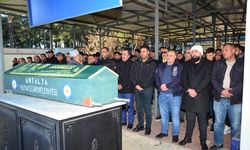 ANTALYA - Depremde hayatını kaybeden futbolcu Taner Kahriman Manavgat’ta toprağa verildi