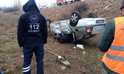 Devrilen otomobildeki 3 kişi öldü, 1 kişi yaralandı