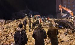 GAZİANTEP - İslahiye'de Atalay Erdoğan Caddesi'nde arama kurtarma çalışmaları sürüyor