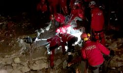 İSTANBUL - AKUT, Türkiye çapındaki tüm ekipleriyle deprem bölgesinde