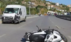Minibüs ile çarpışan motosikletin sürücüsü öldü