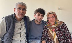 Kurtarıldığında kitaplarını soran lise öğrencisi enkazdaki bekleyişini kaydetmiş