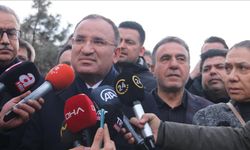DİYARBAKIR - Adalet Bakanı Bozdağ, depremzedeleri ziyaret etti