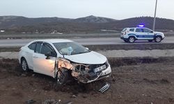 Tırla çarpışan otomobildeki aynı aileden 3 kişi yaralandı