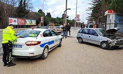 Trafik kazasında 3'ü çocuk 4 kişilik depremzede aile yaralandı