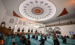 Deprem felaketinin yaşandığı Adana, Hatay ve Osmaniye'de Berat Kandili idrak edildi
