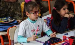 Depremden etkilenen Osmaniye'de öğrenciler için ders zili çaldı