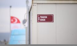 Depremlerde yıkıma uğrayan cadde ve ilçelerin isimleri konteyner kentte yaşatılıyor