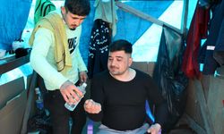 Depremzede berber çadır kentte hizmet veriyor
