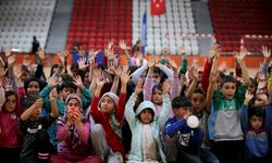 Depremzede genç ve çocuklar etkinliklerle afetin etkisinden uzak vakit geçirdi