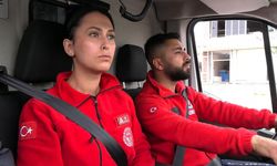 Depremzede sağlık çalışanı ailesini güvenli yere bırakıp yardımına koştu