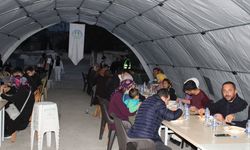 Erzin'de depremzede vatandaşlar ilk iftarını yaptı
