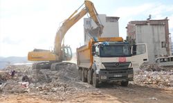 Hatay'da enkaz kaldırma ve yıkım çalışmaları devam ediyor