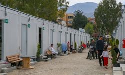 İskenderun'daki sosyal donatılı yaşam alanında depremzedelerin ihtiyaçları karşılanıyor