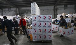 İzciler, afetzedelere yardım için marşlar eşliğinde seferber oldu