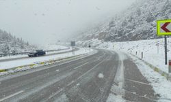 Konya-Antalya kara yolunda kar nedeniyle ulaşımda aksama