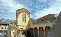 Latin Katolik cemaati, depremde yıkılan kiliselerinde yeniden ibadet edeceği günü bekliyor