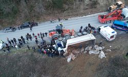 Devrilen kamyonun sürücüsü öldü