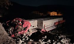 YOZGAT - Yoldan çıkan tırın yamaca çarpması sonucu şoför ve babası öldü