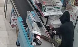ADANA - Tüfek ve bıçakla 2 market soyan zanlı kamerada