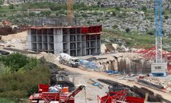 Depremin etkilediği Hatay'da temeli atılan kalıcı konutların inşaatı yükselmeye başladı