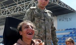 Depremzede engellinin akülü tekerlekli sandalye ihtiyacını Mehmetçik karşıladı