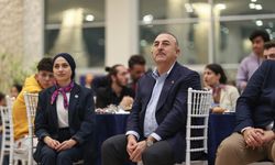 Dışişleri Bakanı Çavuşoğlu, Antalya'da sahurda gençlerle buluştu