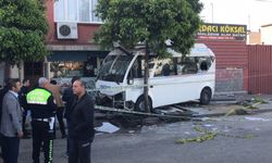 GÜNCELLEME - Adana'da dolmuşun durakta bekleyenlere çarpması sonucu 1 kişi öldü, 7 kişi yaralandı