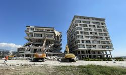Hatay'da bina yıkım ve enkaz kaldırma çalışmaları 80 mahallede devam etti