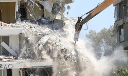 Hatay'da bina yıkım ve enkaz kaldırma çalışmaları 80 mahallede sürdü