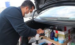 Hataylı depremzede berber, iş yerini otomobiline taşıdı