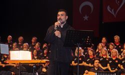 Mersin'de depremzedeler için dayanışma konseri düzenlendi