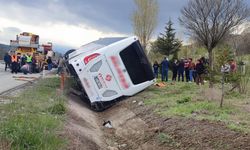 Yolcu otobüsü devrildi, 12 kişi yaralandı