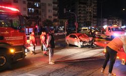 İki otomobilin çarpıştığı kazada 3 kişi yaralandı