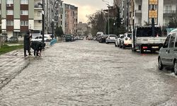 Sağanak nedeniyle bazı ev ve iş yerlerini su bastı