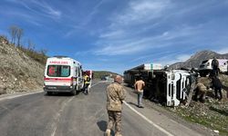 Tır ile hafif ticari aracın çarpıştığı kazada 3 kişi öldü