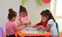 Kahramanmaraş'ta depremzedeler "Dayanışma Obası"nda sosyal hayata uyum sağlamaya çalışıyor