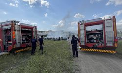 Kahramanmaraş'ta hurda araçların bulunduğu alanda yangın çıktı