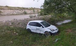 Osmaniye'de dereye devrilen otomobilin sürücüsü kaza yerinden kaçtı