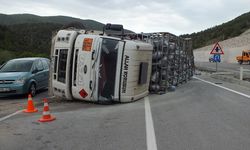 Devrilen tüp yüklü kamyonun sürücüsü yaralandı