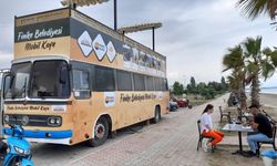 Finike'de geri dönüştürülen otobüs mobil kafe olarak hizmet vermeye başladı