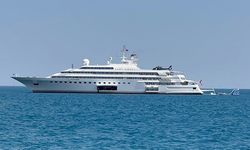 Meksikalı iş insanına ait "Lady Moura" adlı lüks yat, Antalya açıklarına demirledi