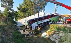Yolcu otobüsü kamyonla çarpıştı, 1 kişi öldü, 28 kişi yaralandı