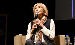 Ayşe Kulin Antalya'da edebiyatseverlerle buluştu