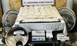 Antalya'da kiraladıkları evde 68 kilogram eroin imal eden 2 şüpheli yakalandı