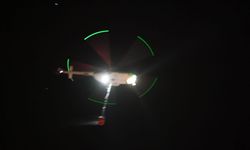 Antalya'nın Kemer ilçesindeki orman yangınında gece görüşlü helikopterler müdahaleye başladı