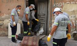 Mersin'de bir evden yaklaşık 10 ton çöp çıktı