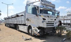 Mersin'de tırın çarptığı hafif ticari araçtaki 5 kişi yaralandı