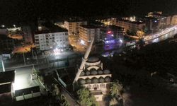 Mersin'deki hortumda bir minaresi yıkılan caminin eğilen ikinci minaresi kontrollü yıkıldı