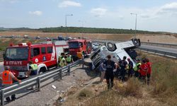 Devrilen demir sac yüklü tırın sürücüsü öldü